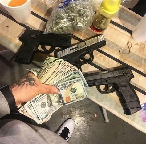 Pin By Nicoo Bm On 420 Guns Aesthetic Badass Aesthetic Bad Girl