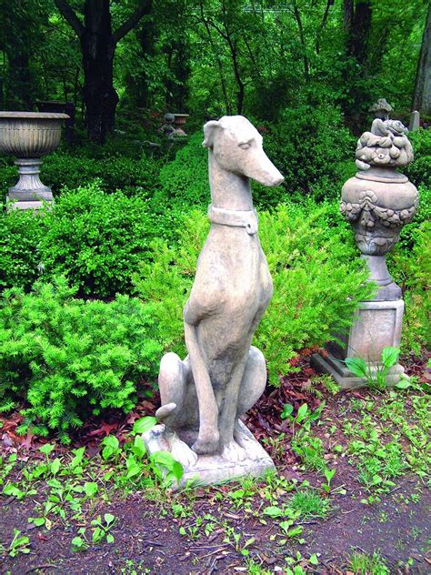 Heraldic Dog Garden Statue | Free UK Delivery