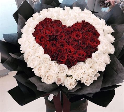 What is the Meaning of White Roses? - Flower Delivery Singapore