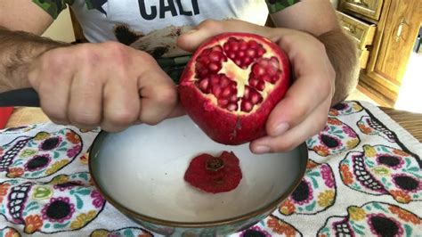 How To Properly Open A Pomegranate Youtube