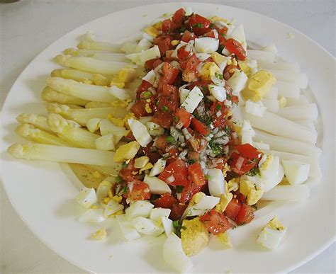 Spargel Mit Tomaten Vinaigrette Und Ei Von Bettinalina Chefkoch De