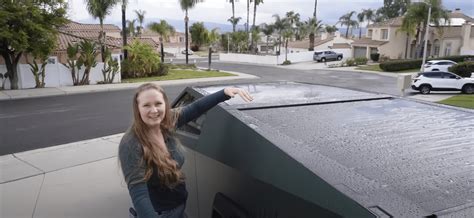 Owner tests if Cybertruck's tonneau cover is waterproof