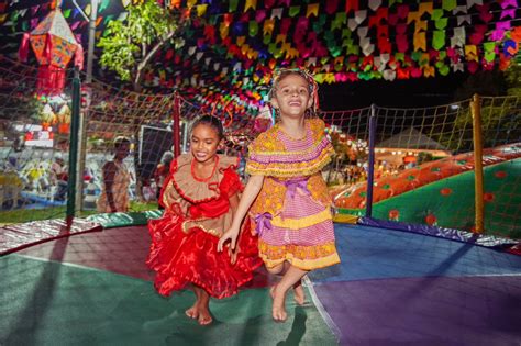 Espa O Infantil Sin Nimo De Divers O E Atrai Fam Lias Ao Arraial Da