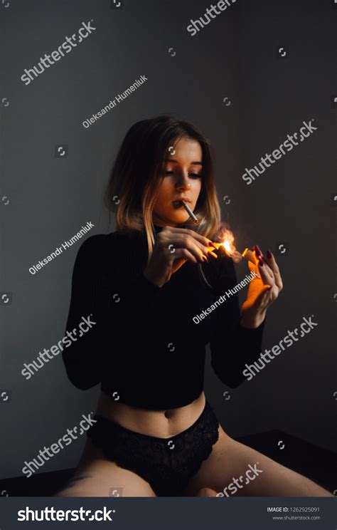 13 155 Hot Girl Smoke Images Stock Photos Vectors Shutterstock