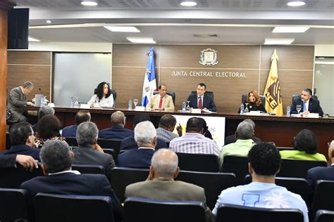 Pleno JCE Trata Con Partidos Equipos A Utilizar En Elecciones La Lupa