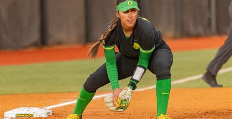 Oregon softball season ends with valiant effort in tournament loss to ...