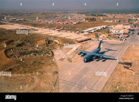 A C-17 Globemaster at Bagram Air Base Stock Photo - Alamy