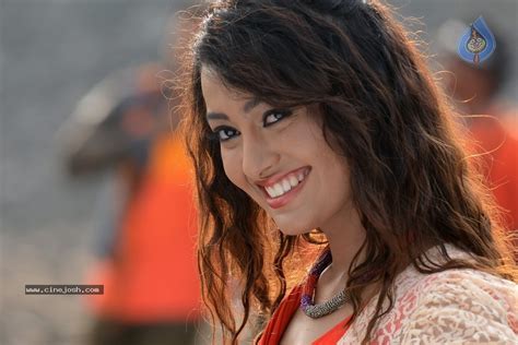 Ester Noronha Hot Pics Photo 61 Of 88