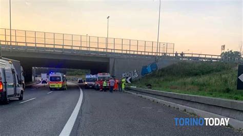 Incidente In Tangenziale A Stupinigi Nichelino Auto Contro Moto