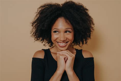 This afro haircut secret keeps your curls hydrated longer 6