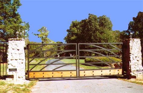 Iron Gates Classique Jardin Atlanta Par Allied Fence Co Houzz