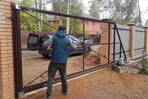 Установка столбов распашных ворот. фундаментные работы
