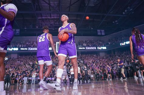 GCU Men’s Basketball on Twitter: "RT @bakeshooow22: Madness 🎸🕺🏾🖤💜 https ...