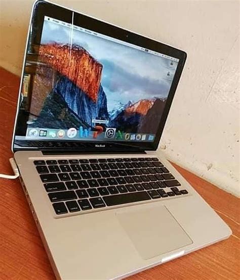 Apple MacBook "Core 2 Duo" 2.0 13" (Unibody)