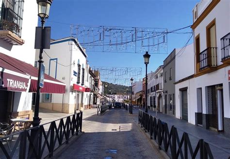 COMIENZA LA INSTALACIÓN DEL ALUMBRADO NAVIDEÑO