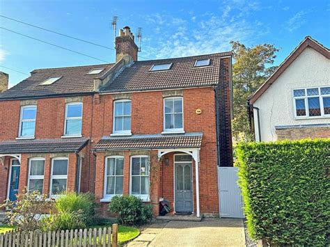 Woodlands Avenue Redhill Bed Semi Detached House For Sale