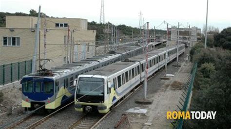 Roma Lido Al Via La Nuova Tratta Ma Disagi Per I Passeggeri Ok Le Navette