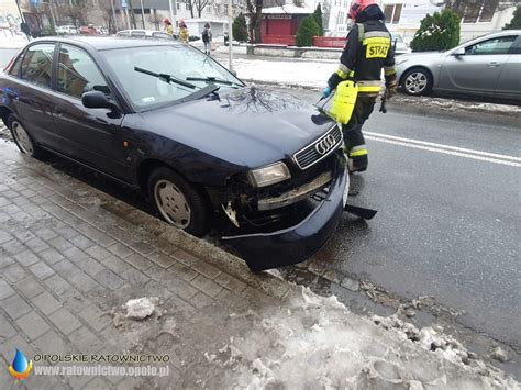 Zderzenie Dw Ch Samochod W Osobowych Na Ulicy Oleskiej W Opolu O