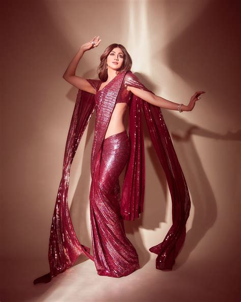 Shilpa Shetty Flaunts Her Hot Curves In Low Hip Saree Hot