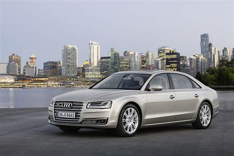 Фото Audi 2013 A8 L W12 quattro Серый машины город