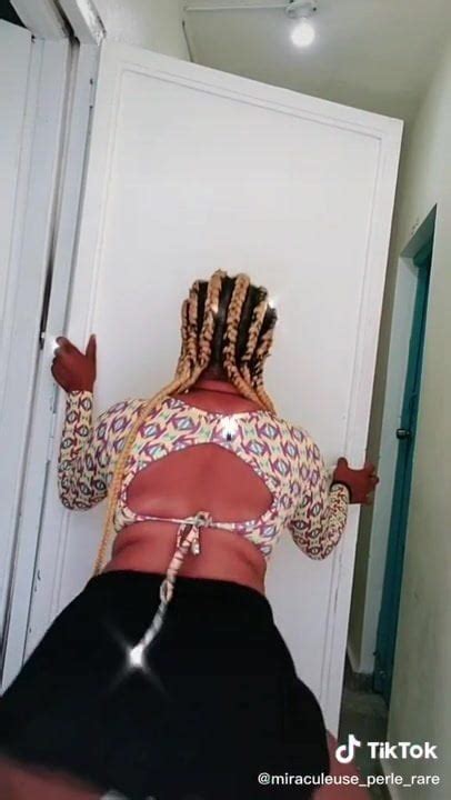 Une Bonne Salope En Mini Jupe Black Porn Xhamster