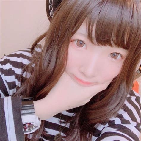 Bỗng dưng chán sống ảo hot girl mạng khoe mặt thật ma chê quỷ hờn nhưng lại được dân mạng