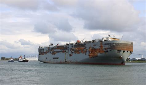 Aankomst Van Vrachtschip Fremantle Highway In Rotterdamse Haven Voor