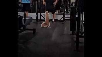 Novinho submisso sendo fudido por negão na academia XVIDEOS