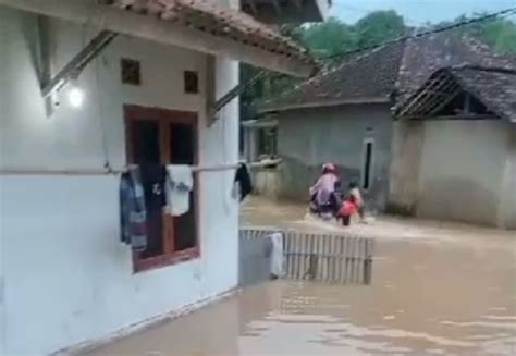 Dua Sungai Meluap Ratusan Rumah Di Lebak Terendam Banjir BantenNews