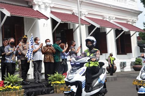 PT Molindo Hibahkan 20 Unit Motor Listrik Kepada Polrestabes Surabaya