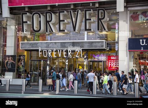 Trendy Forever 21` Clothing Store On Broadway In Times Square