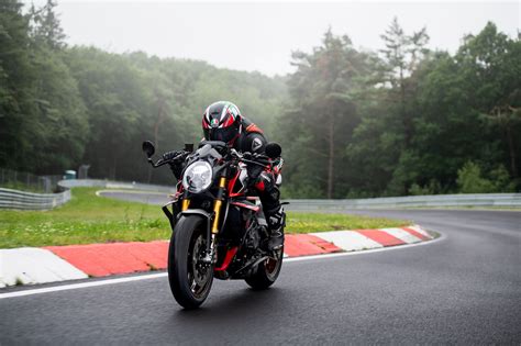 Motorrad Vergleich Aprilia Tuono V Vs Mv Agusta Brutale