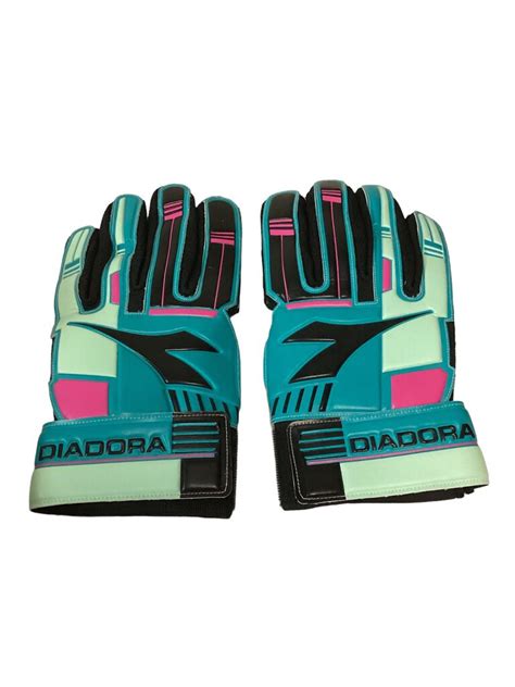 Soccer Goalie Gloves NWT – Playback Sports WA