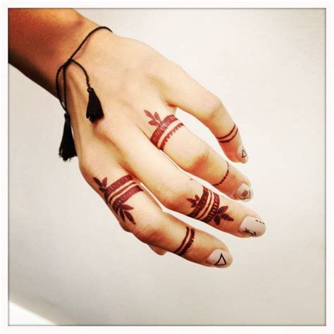 Amazing Minimalist Mehndi Design - Minimalist Eid Mehndi Designs - Eid ...