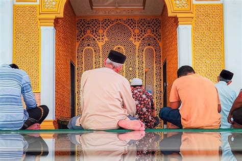 Teks Khutbah Sholat Jumat Akhir Bulan Dzulhijjah Singkat Tema Menyambut