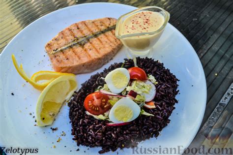 Рецепт: Стейк из лосося, с черным рисом на RussianFood.com