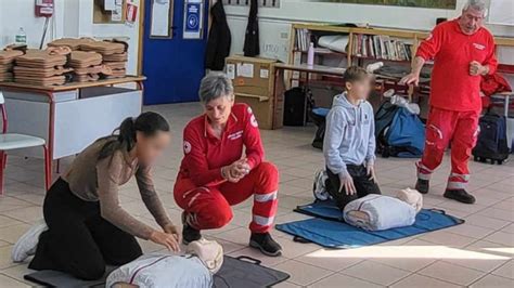 San Teodoro Corsi Di Primo Soccorso Nelle Scuole Ad Opera Della Croce