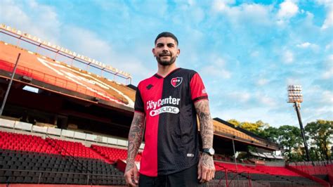 Con Banega Newells Pone Primera En El Torneo