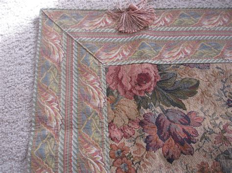 GORGEOUS// VINTAGE// Floral// Tapestry// WALL Hanging 41 X 26