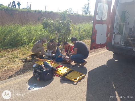 Homem Tem Perna Quebrada Ap S Colis O Entre T Xi E Moto No Interior Do