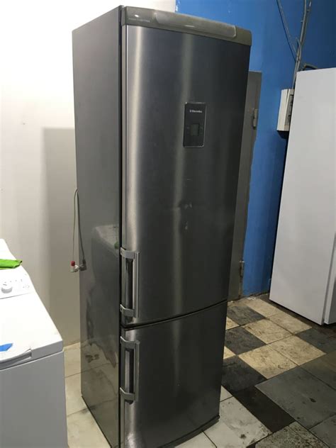 Б/У Холодильник Electrolux ENB38943X