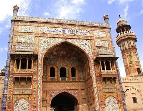 Masjid Wazir Khan Front Gate This Mosque Was Built In 16 Flickr