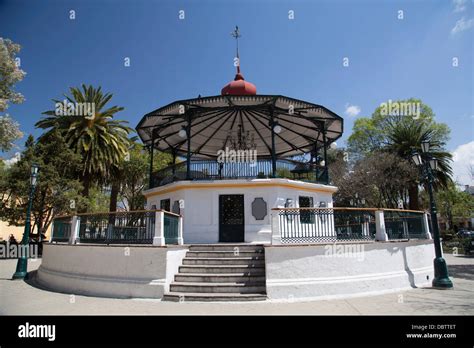 Dos Pisos Quiosco De Marimba El Zocalo San Crist Bal De Las Casas