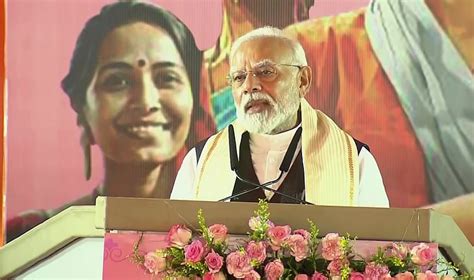 Nari Shakti Vandan Abhinandan Pm Modi In Told Women I Came Varanasi To Seek Blessings Amar