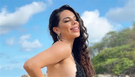 Lizbeth Rodríguez muestra con orgullo su celulitis con body amarillo Fama