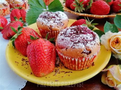 Muffinki Z Truskawkami I Czekolad Pachn Ce Kardamonem Przepis