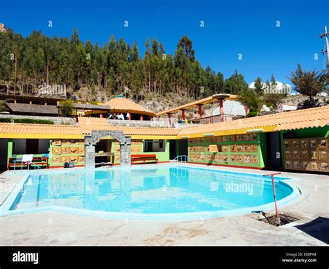 Una de las tres piscinas calientes en los baños termales de La Calera