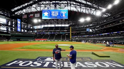 Texas Rangers Globe Life Field Roof Closed For Alcs Game 3 United