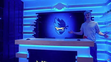 B N Trong Studio Kh Ng C A Hot Streamer H Ng U Th Gi I Thi N Ng C Ng Ngh I L T T Ng