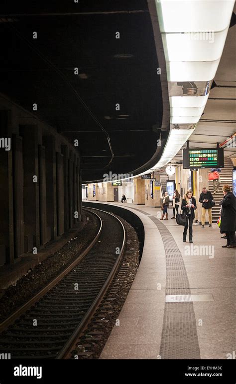 Brussels central station concourse hi-res stock photography and images - Alamy